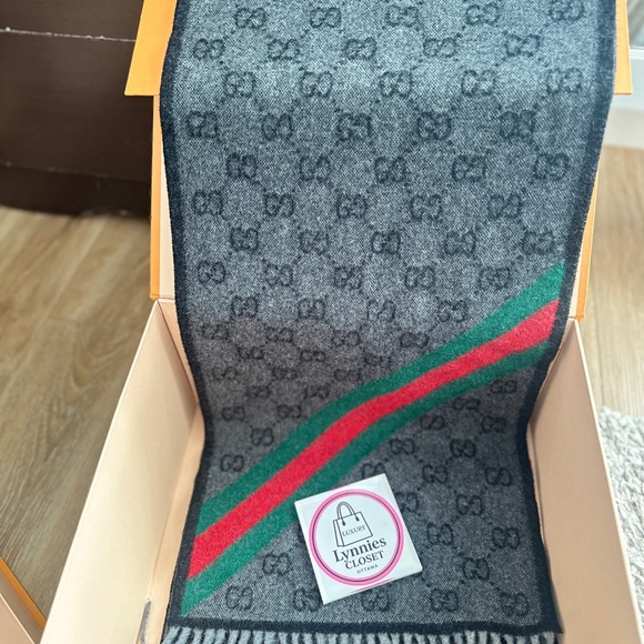 Gucci Gray and Green-Red Striped Scarf - Picture 2 of 10